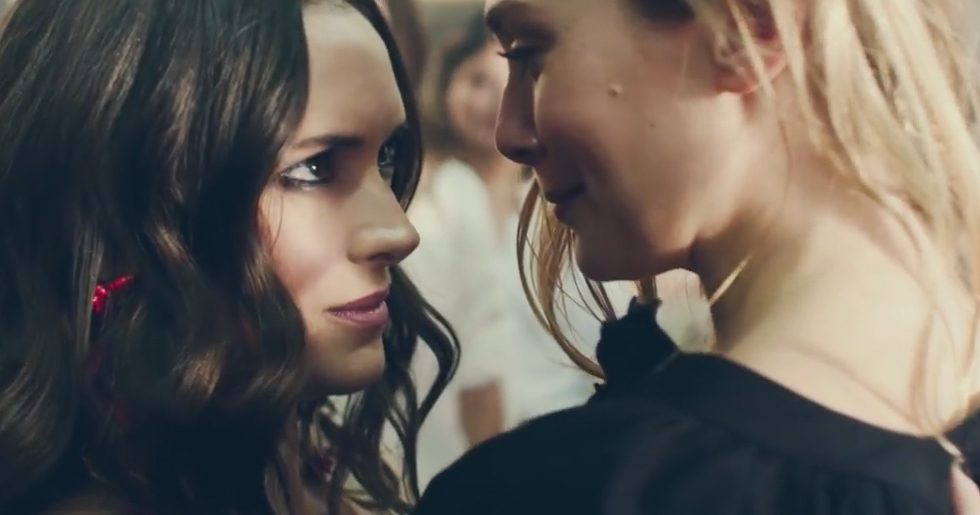 Winona Ryder frontar H&M:s vårkollektion 2018 | ELLE