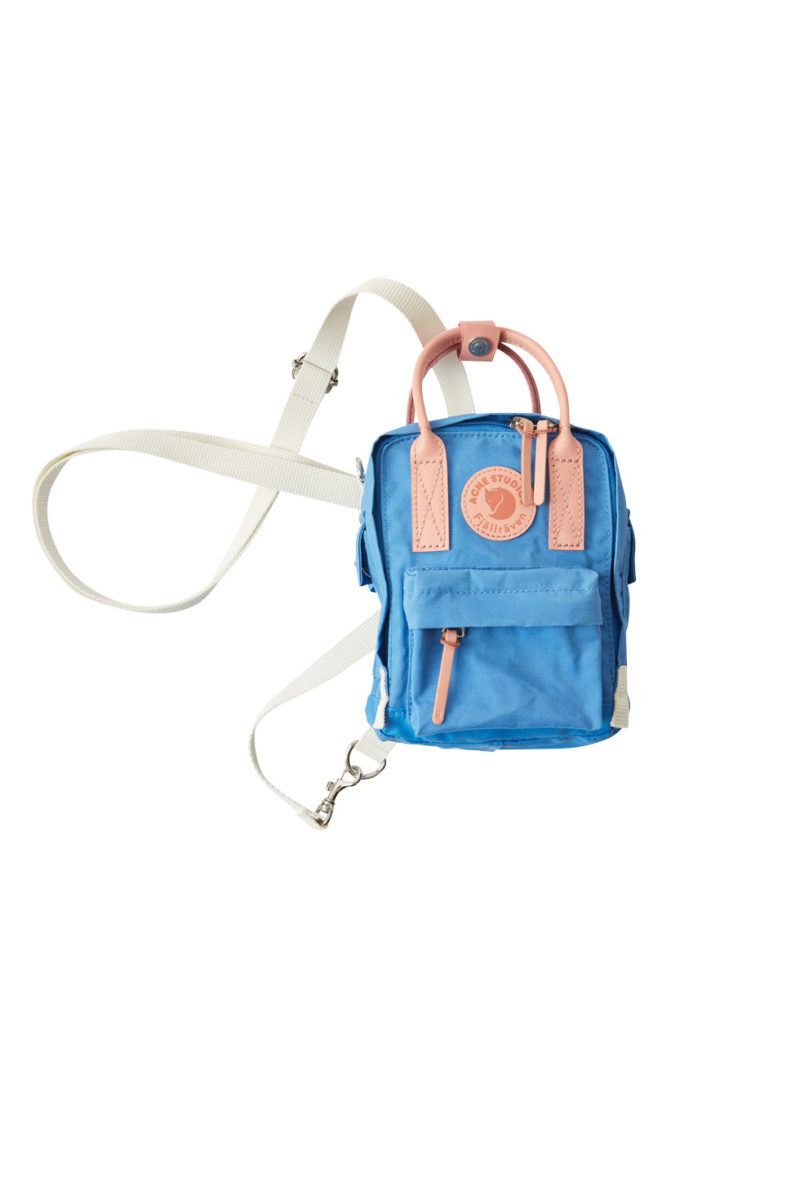 Liten Kånken i blått från Acne Studios x Fjällräven.