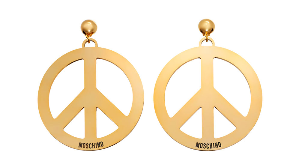 Guldiga örhängen formade som peacemärken H&M x Moschino