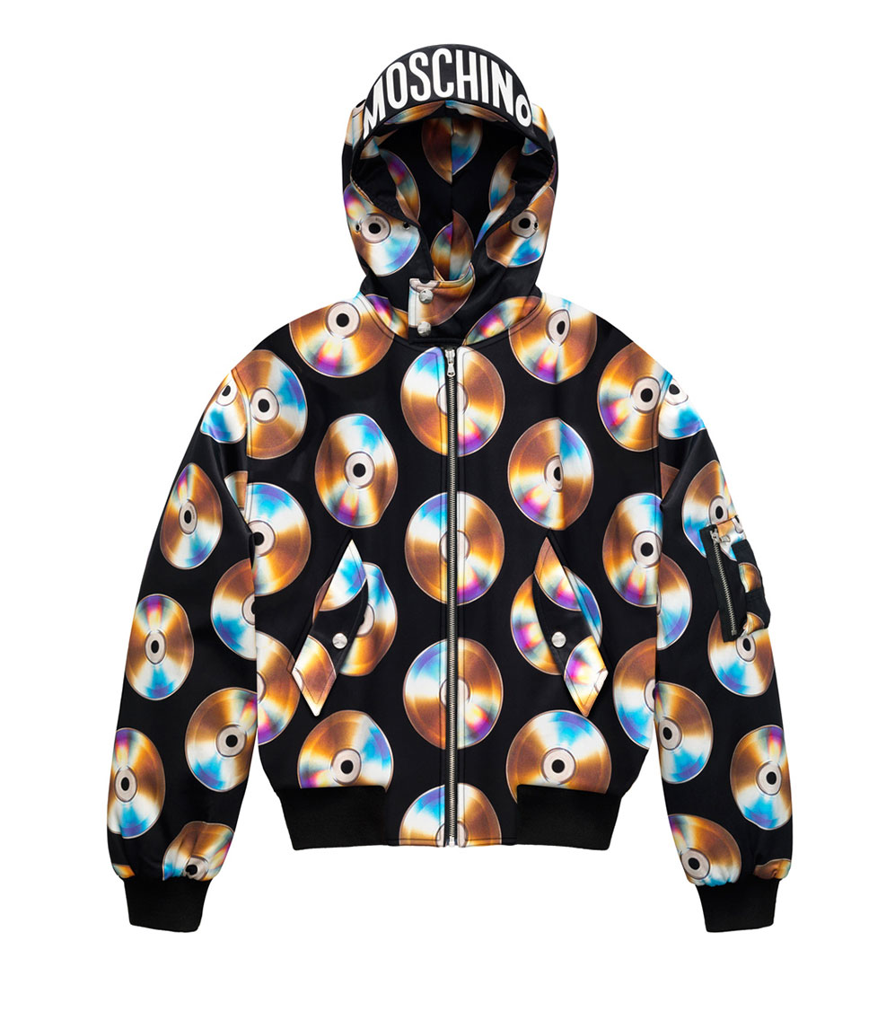 Svart jacka med huva och cd-skriver som motiv H&M x Moschino