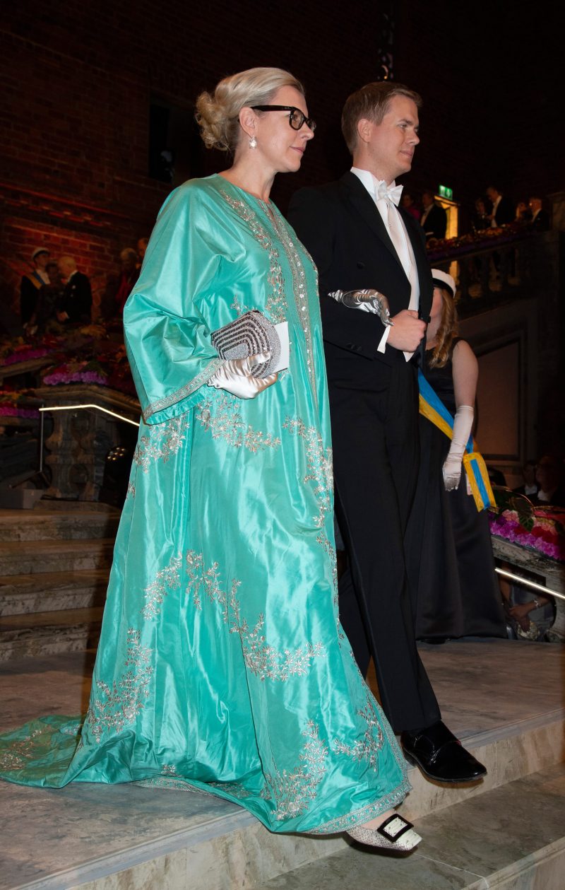 Caroline Weber i kaftan på Nobelbanketten 2018