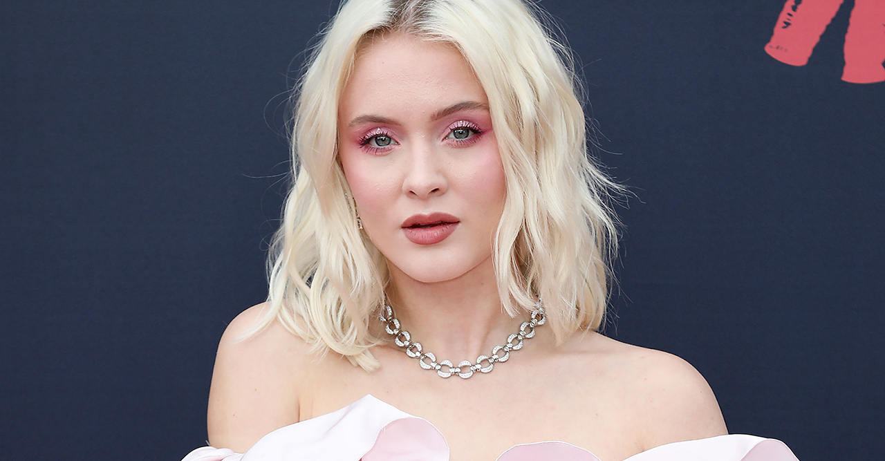 Zara Larsson har färgat håret rött – spana in det här | ELLE Zara Larsson har färgat håret rött – spana in det här | ELLE