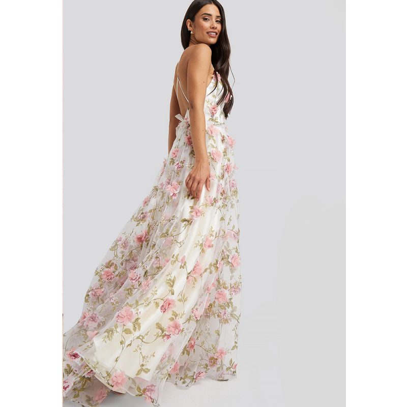 16 vackra bröllopsklänningar med 3D blommor | ELLE 16 vackra bröllopsklänningar med 3D blommor | ELLE