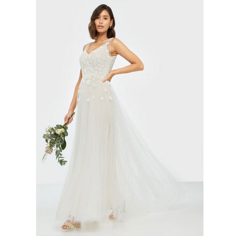 16 vackra bröllopsklänningar med 3D blommor | ELLE 16 vackra bröllopsklänningar med 3D blommor | ELLE
