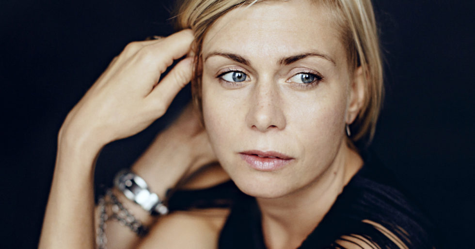 Skriver en kreativ kontakt annons
