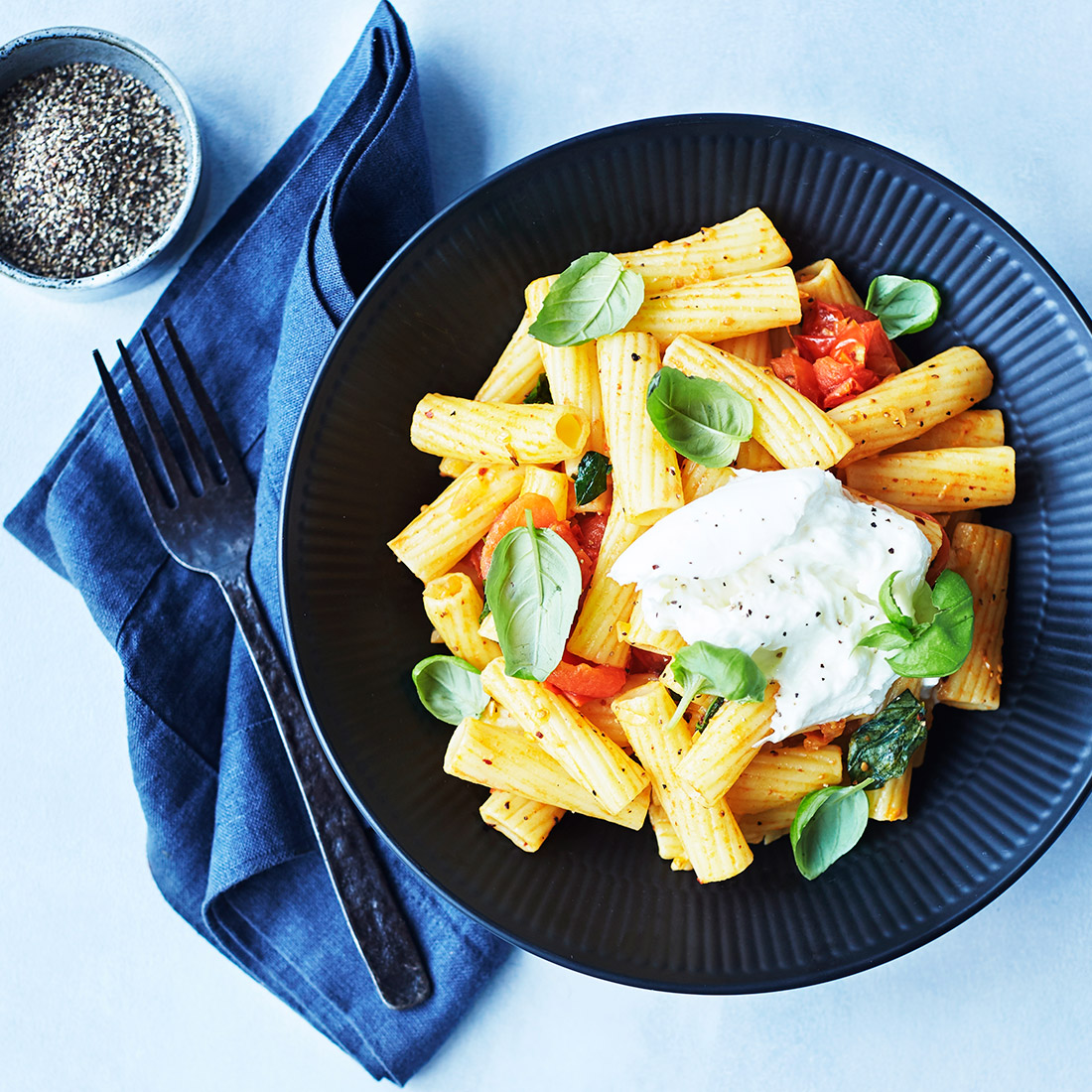 Pasta Med Tomatsås Och Burrata
