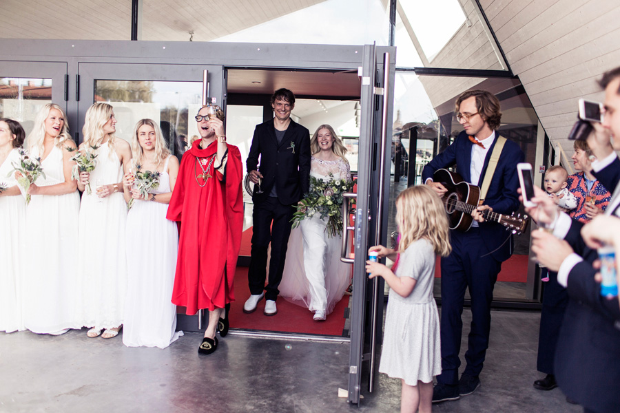 MINGLET PÅ BRÖLLOPET | Emma Svensson Rockfotoemma