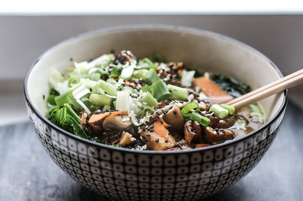 VEGETARISK RAMEN MED SVAMP OCH GRÖNKÅL Anja Forsnor